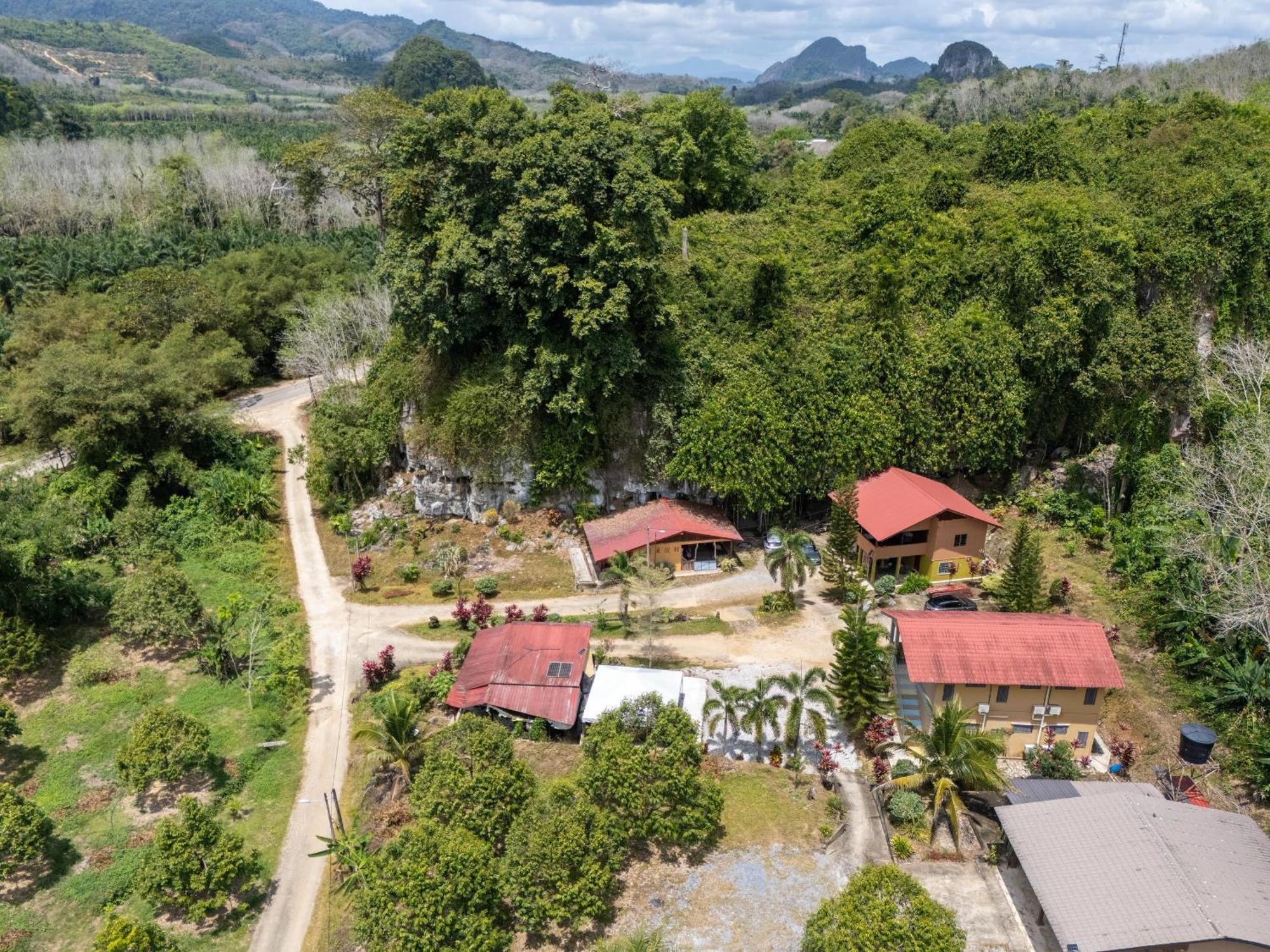 Country House Pulai Holiday Village Gua Musang Ngoại thất bức ảnh